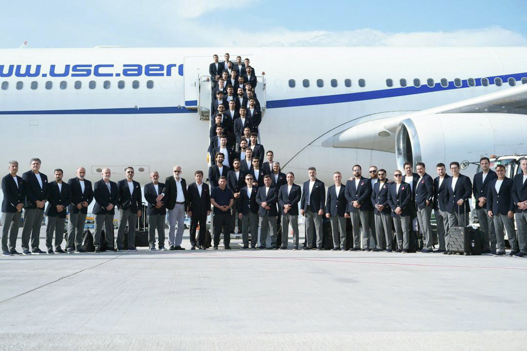 이란 축구대표팀 선수들이 지난 7일 튀르키예 안탈리아 공항에서 2026 FIFA 북중미 월드컵 참가를 위해 멕시코로 출국하기에 앞서 기념 촬영을 하고 있다. AFP연합뉴스
